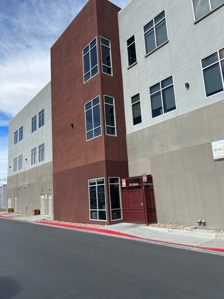 197 E California St, Las Vegas, NV for lease - Building Photo - Image 3 of 12