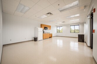 1803 Phyllis St, Bentonville, AR for lease Interior Photo- Image 2 of 12