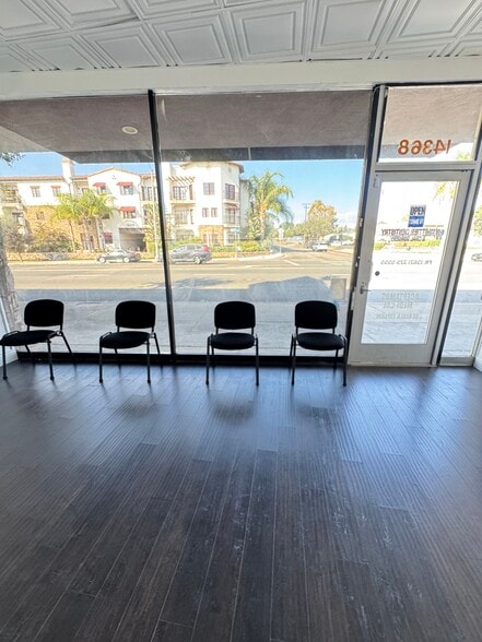 14368-14370 Whittier Blvd, Whittier, CA for lease - Interior Photo - Image 2 of 11
