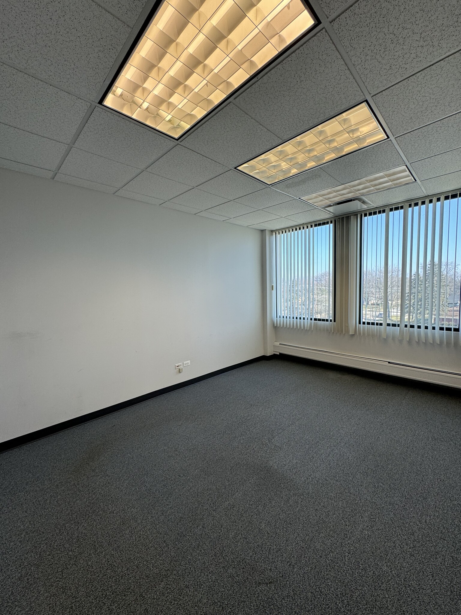 121 S Wilke Rd, Arlington Heights, IL for lease Interior Photo- Image 1 of 5