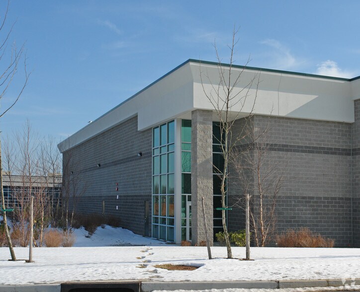 400 Prime Pl, Hauppauge, NY for sale - Building Photo - Image 1 of 1