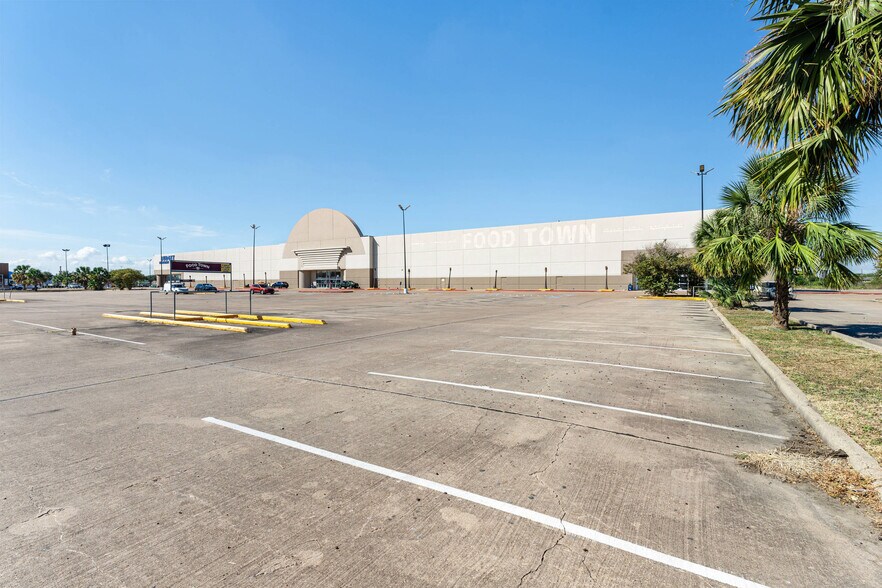 8800 W Sam Houston Pky S, Houston, TX for lease - Building Photo - Image 2 of 10