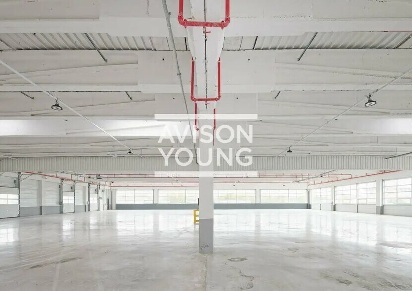 Flex in Gennevilliers for lease - Interior Photo - Image 2 of 12