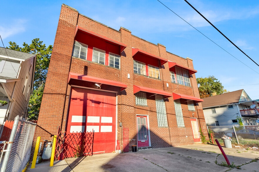 2032 W 105th St, Cleveland, OH for sale - Building Photo - Image 3 of 26