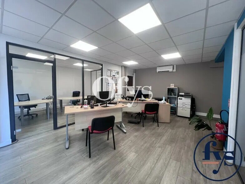 Office in Lyon for lease - Building Photo - Image 1 of 10