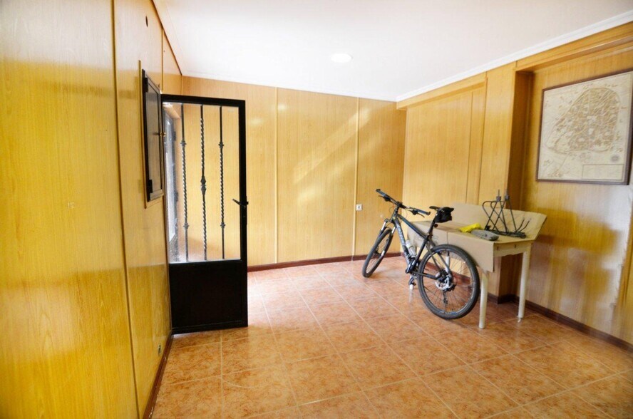 Calle Palos de la Frontera, Salamanca, Salamanca for sale - Building Photo - Image 2 of 8