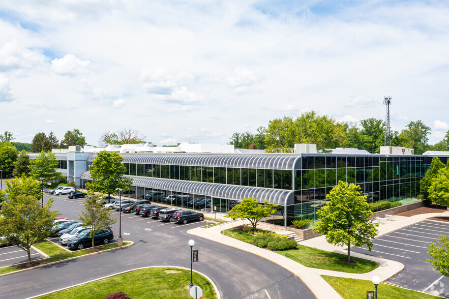 3809 West Chester Pike, Newtown Square, PA for lease - Building Photo - Image 3 of 6