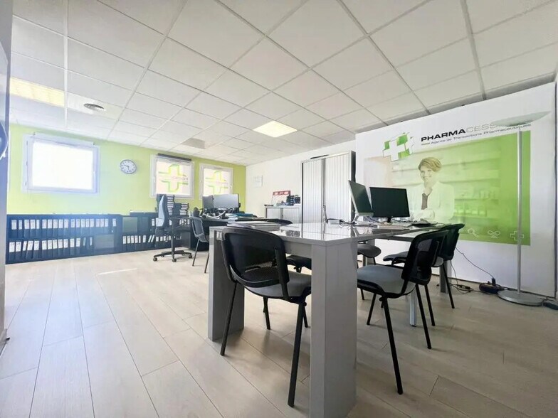 Office in Nîmes for lease - Interior Photo - Image 2 of 10