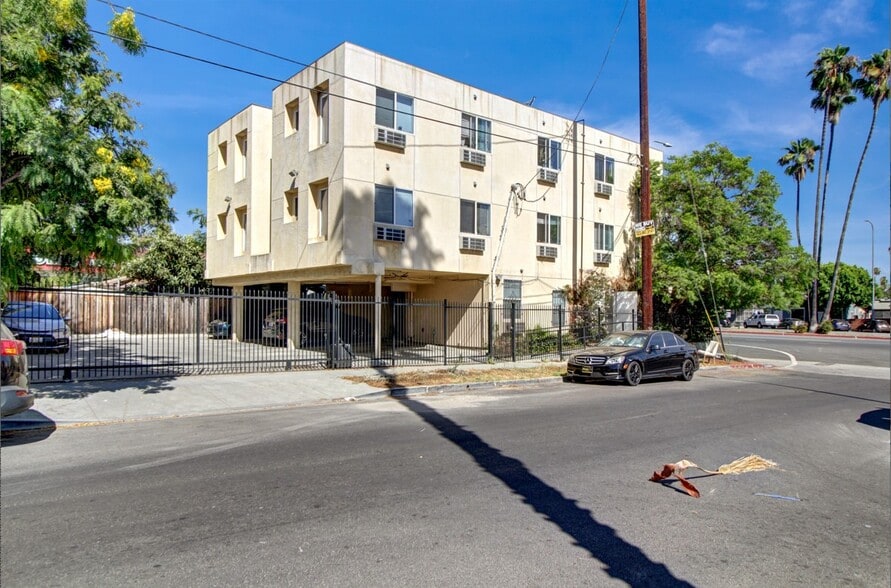 5073 Huntington Dr N, Los Angeles, CA for sale - Building Photo - Image 2 of 11