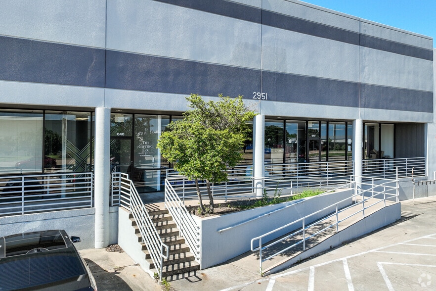 2901 Suffolk Dr, Fort Worth, TX for lease - Building Photo - Image 3 of 22