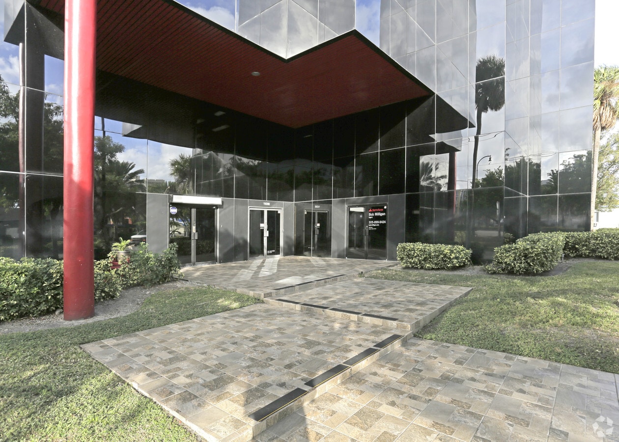 11098 Biscayne Blvd, Miami, FL 33161