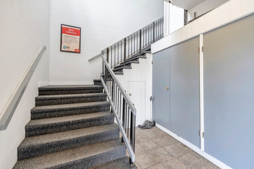 10318-10324 Whalley Blvd, Surrey, BC for lease - Building Photo - Image 3 of 21