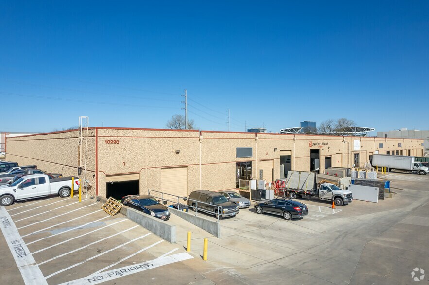 10220 Metropolitan Dr, Austin, TX for lease - Building Photo - Image 2 of 16