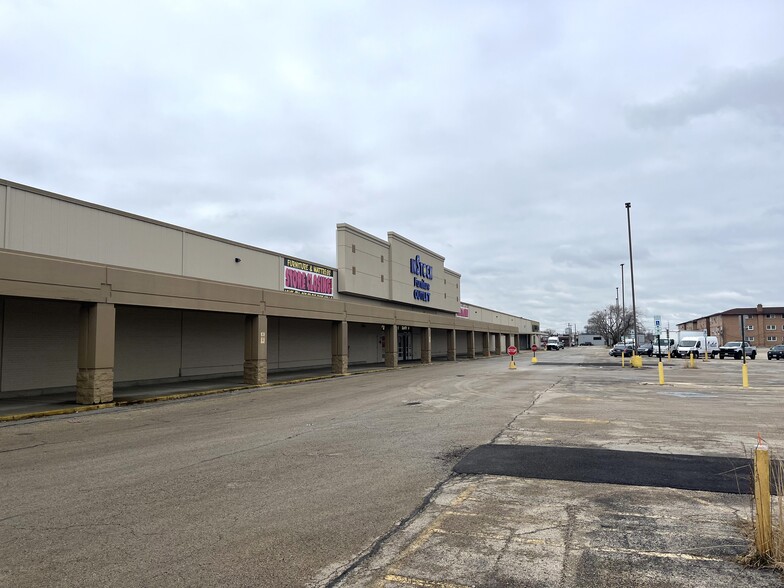 7325-7333 W 79th St, Bridgeview, IL for lease - Building Photo - Image 1 of 10