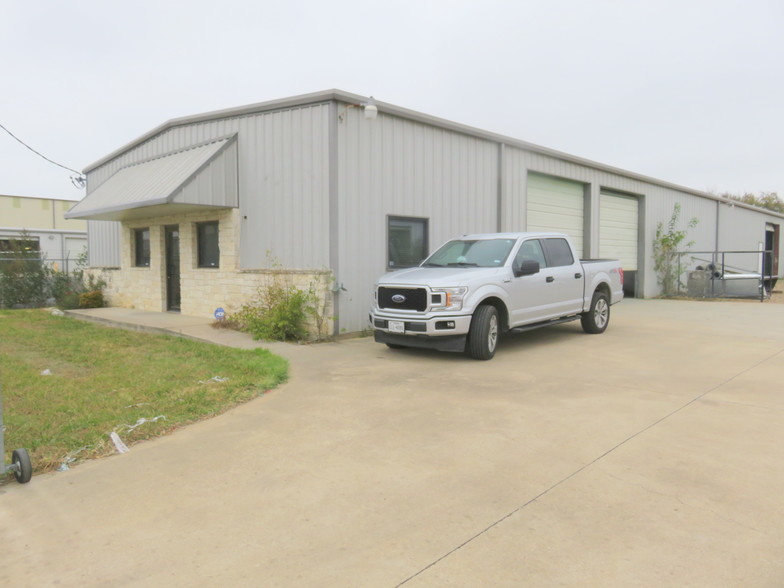 1719 Hal Ave, Cleburne, TX for sale - Building Photo - Image 1 of 1