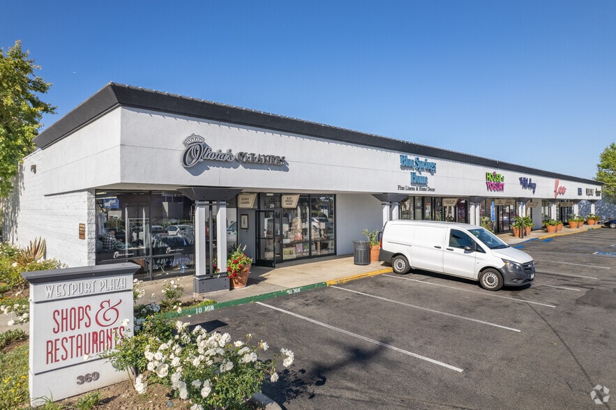 369 E 17th St, Costa Mesa, CA for lease - Primary Photo - Image 1 of 16