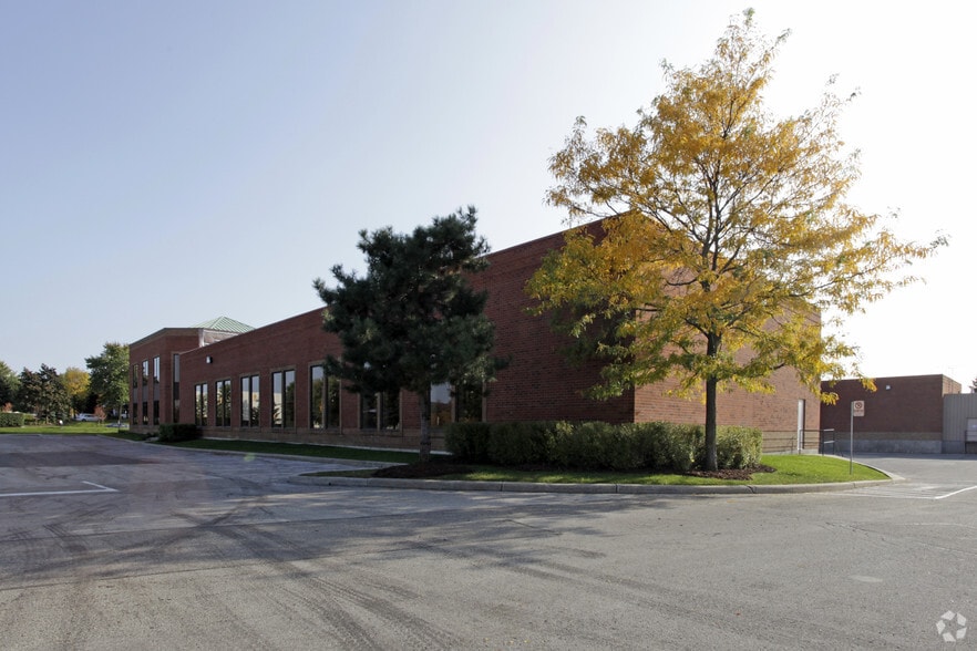 5860 Chedworth Way, Mississauga, ON for lease - Building Photo - Image 3 of 4