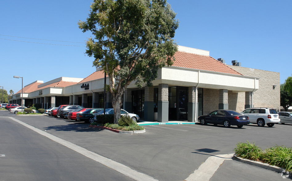 3200-3208 Los Angeles Ave, Simi Valley, CA for lease - Building Photo - Image 1 of 8