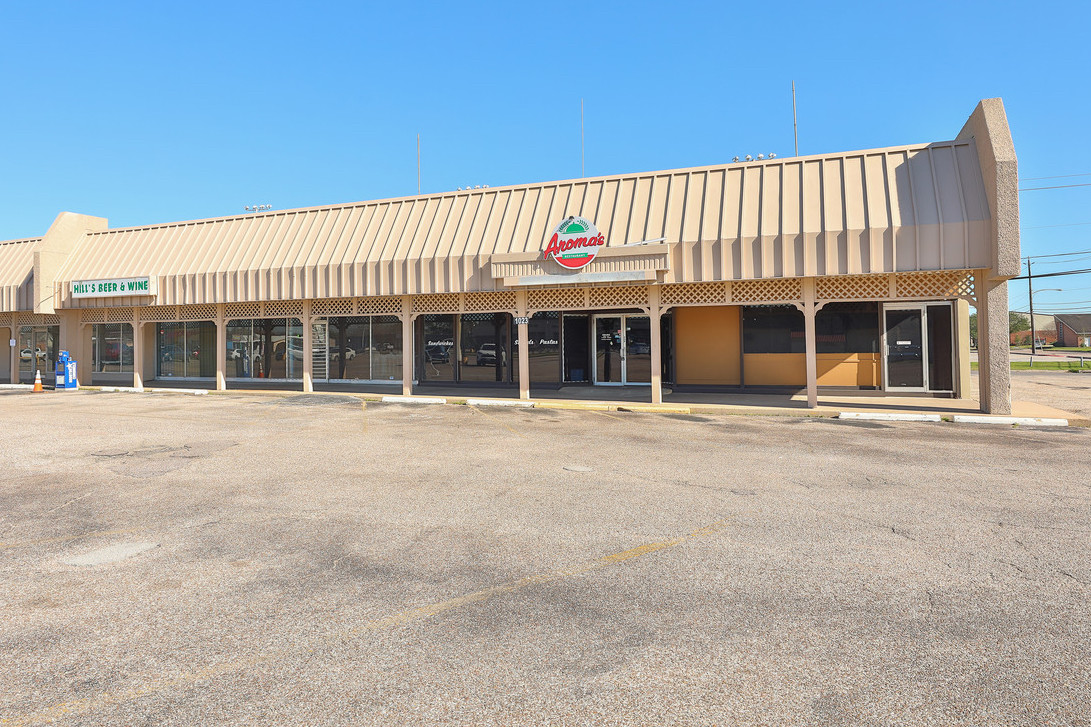 1001-1023 S Broadway St, La Porte, TX for lease Building Photo- Image 1 of 9