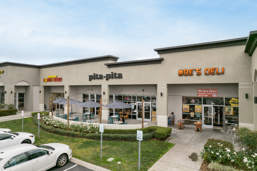 23052 Lake Forest Dr, Laguna Hills, CA for lease - Building Photo - Image 1 of 18