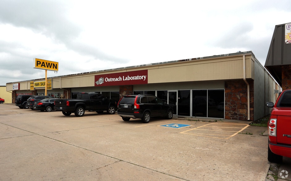 309-317 N Aspen Ave, Broken Arrow, OK for lease - Building Photo - Image 2 of 4