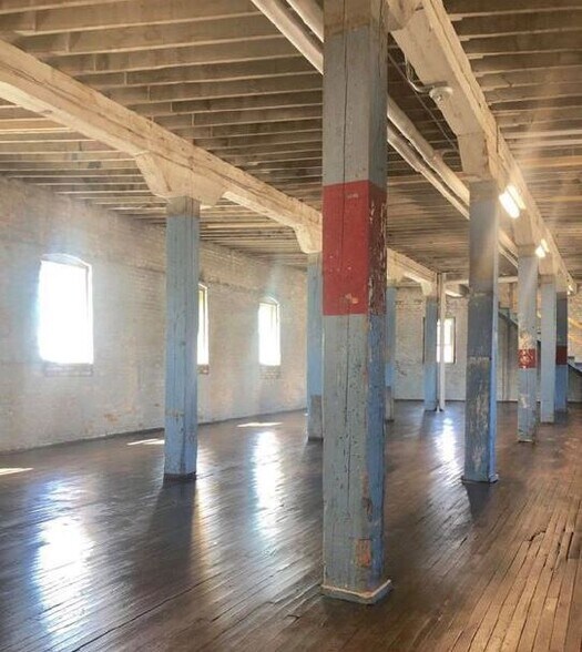 544 E Forest St, Edmore, MI 48829 Office for Lease