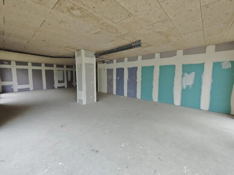 Retail in VILLENEUVE-D'ASCQ for lease - Interior Photo - Image 2 of 5