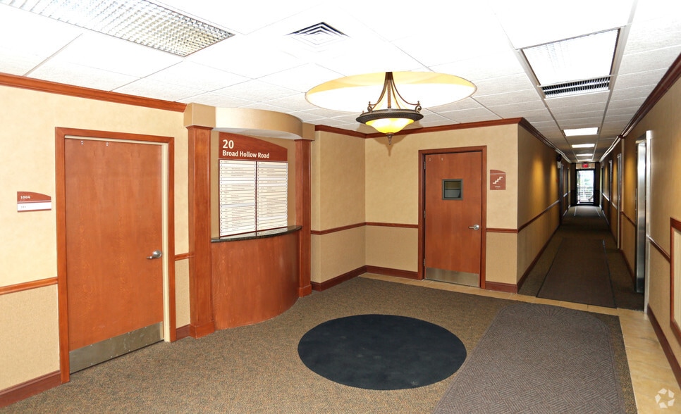 20 Broadhollow Rd, Melville, NY for lease - Lobby - Image 3 of 14