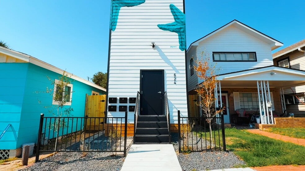 624 Ball, Galveston, TX for sale - Commercial Listing Video - Image 2 of 11