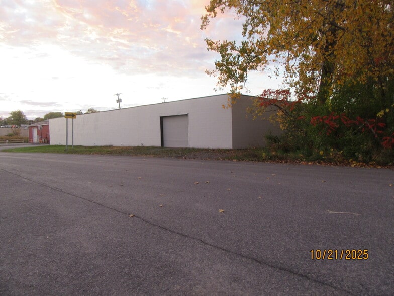 3614 Burnet Ave, East Syracuse, NY for lease - Building Photo - Image 3 of 6