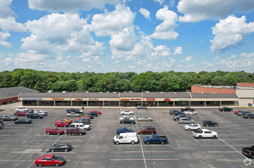 811 S Tillotson Ave, Muncie, IN for lease - Primary Photo - Image 2 of 4