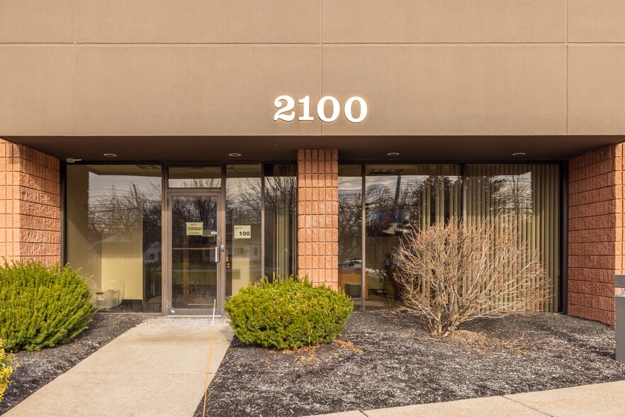 2100 Brighton Henrietta Town Line Rd, Rochester, NY for lease - Building Photo - Image 3 of 19