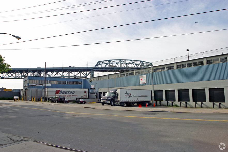 34-02 Laurel Hill Blvd, Maspeth, NY for lease - Building Photo - Image 3 of 5