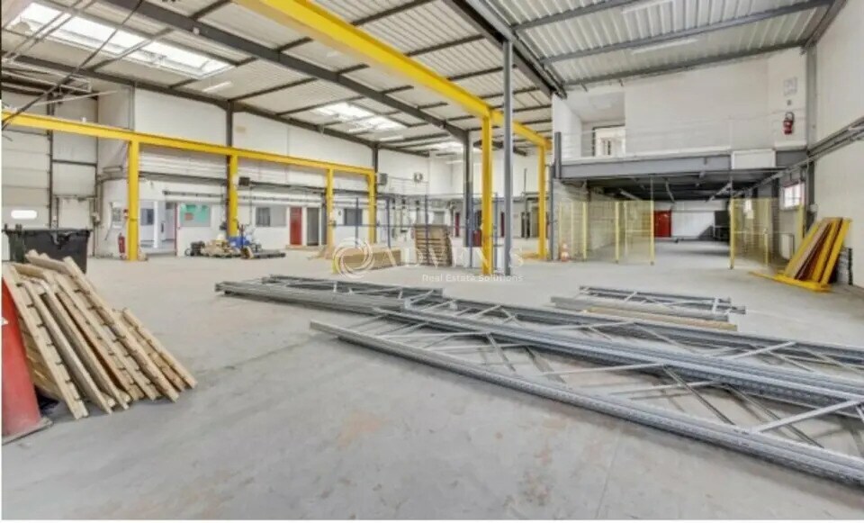 Flex in Voisins-le-Bretonneux for lease Interior Photo- Image 1 of 6