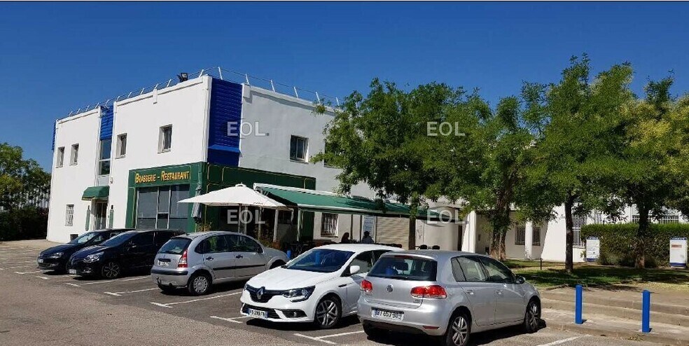 Retail in Vitrolles for lease - Building Photo - Image 1 of 7