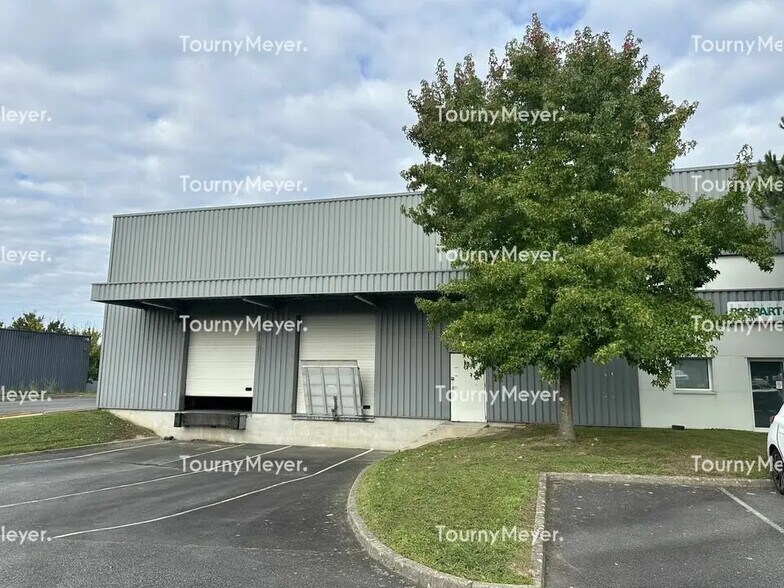 Flex in Saint-Herblain for lease - Building Photo - Image 1 of 7