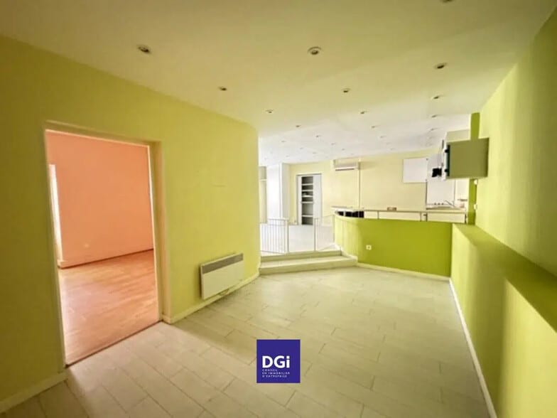 Office in Nîmes for lease - Interior Photo - Image 2 of 6