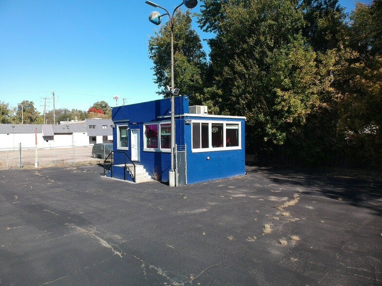 614 E Cesar E Chavez Ave, Pontiac, MI for sale - Building Photo - Image 2 of 3