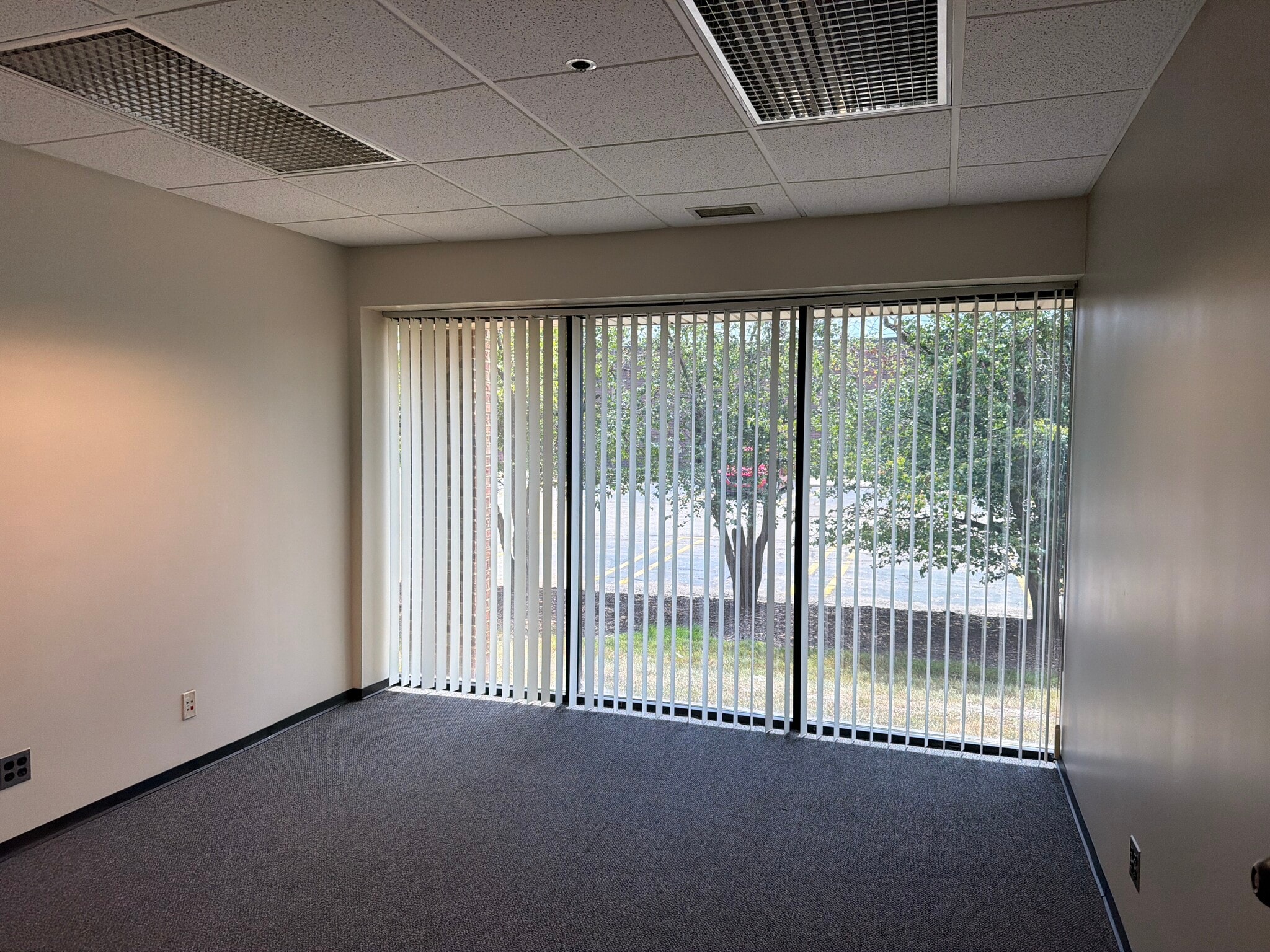 39111 W 6 Mile Rd, Livonia, MI for lease Interior Photo- Image 1 of 1