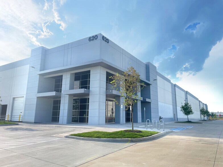 600 S Western Blvd, Denton, TX for lease - Building Photo - Image 1 of 1