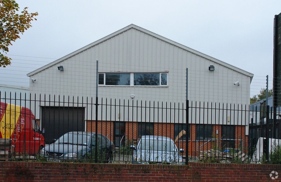 39-41 Markfield Rd, London for lease - Building Photo - Image 3 of 8
