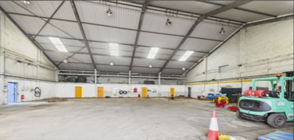 173-175 Airdrie Rd, Caldercruix for lease Interior Photo- Image 1 of 2