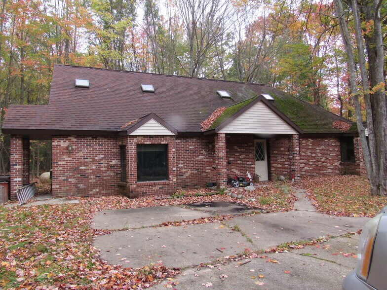 9475 N Cut Rd, Roscommon, MI for sale - Primary Photo - Image 1 of 1