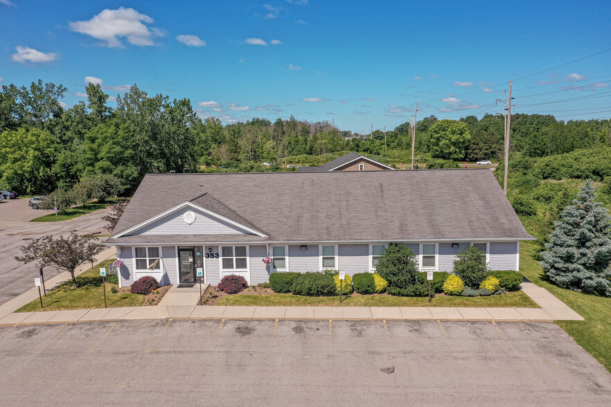 353 Island Cottage Rd, Rochester, NY for lease - Primary Photo - Image 1 of 53