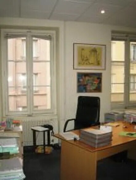 Office in Lyon for lease - Interior Photo - Image 2 of 5