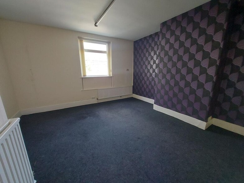 6 Russell Street, Keighley for sale - Building Photo - Image 3 of 11