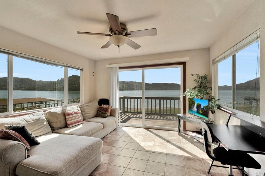 14097 Lakeshore Dr, Clearlake, CA for sale - Primary Photo - Image 3 of 24