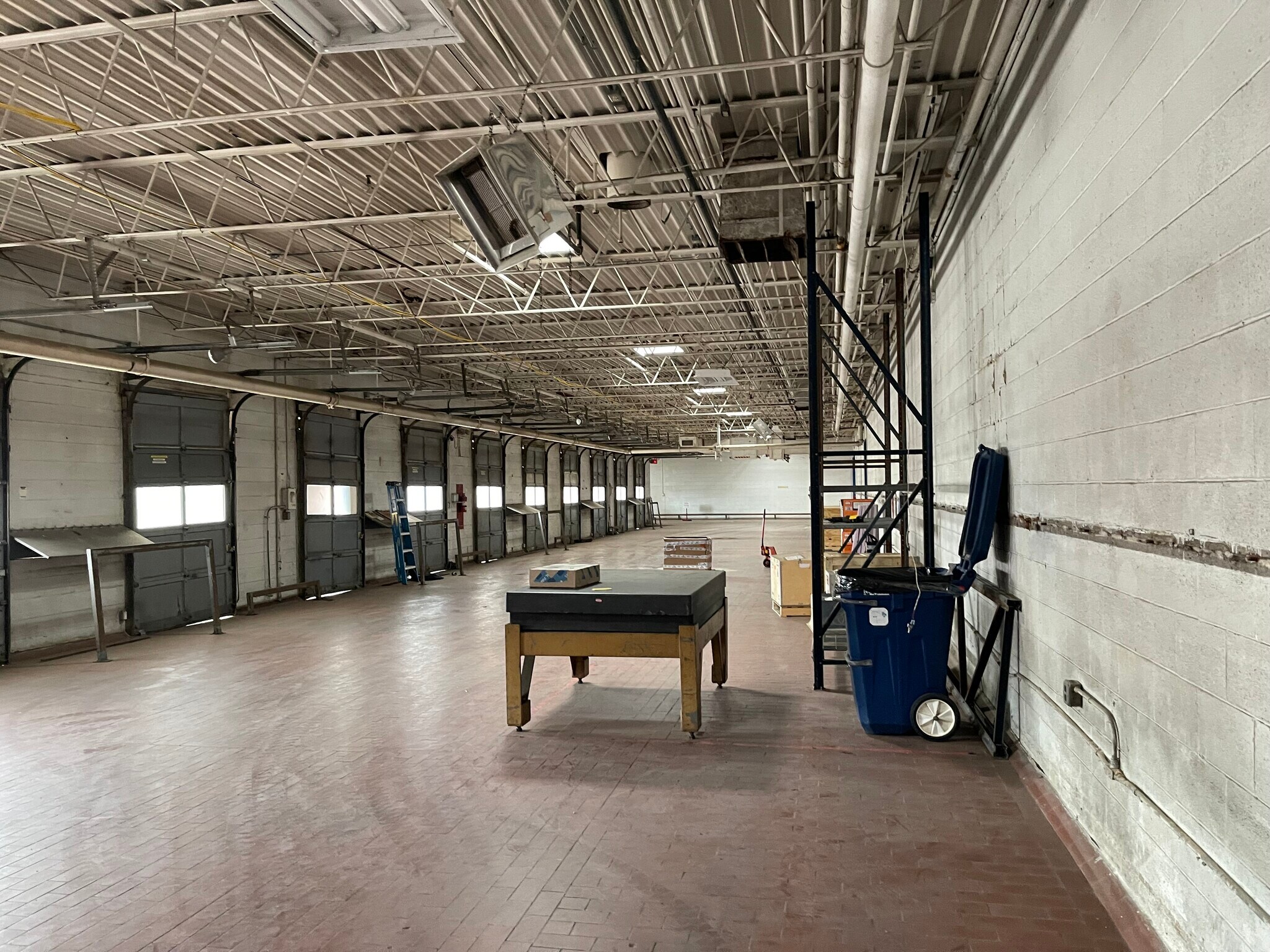 120 E 3rd St, Hutchinson, KS 67501 Sara Lee Bakery