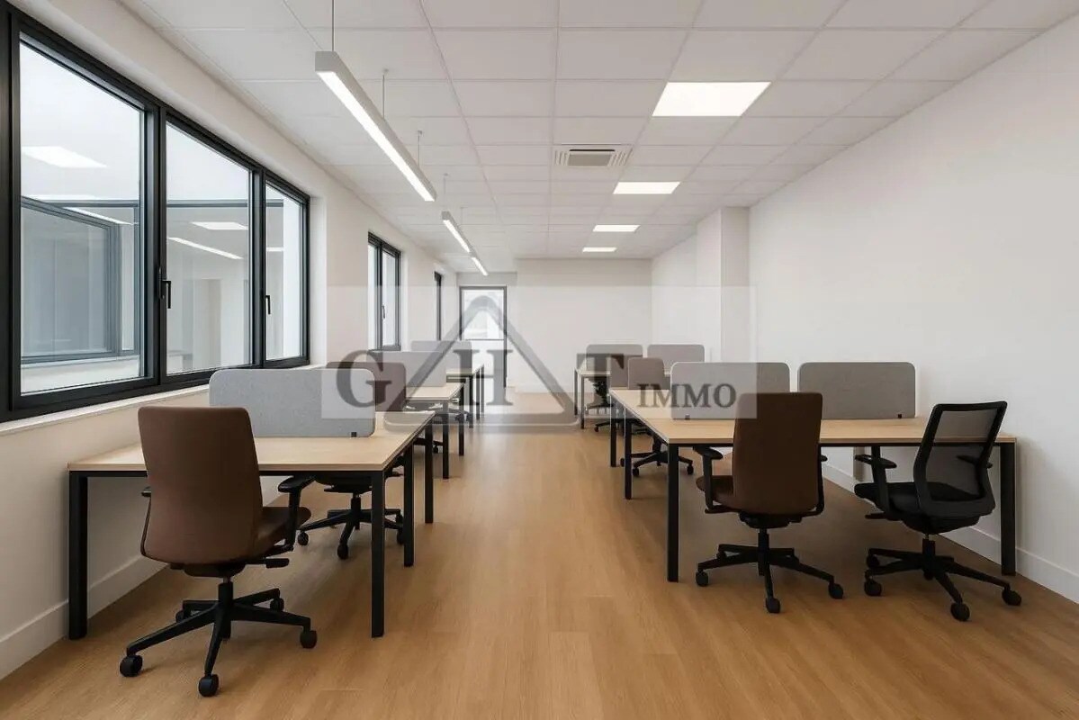 Office in Ivry-sur-Seine for lease Interior Photo- Image 1 of 4