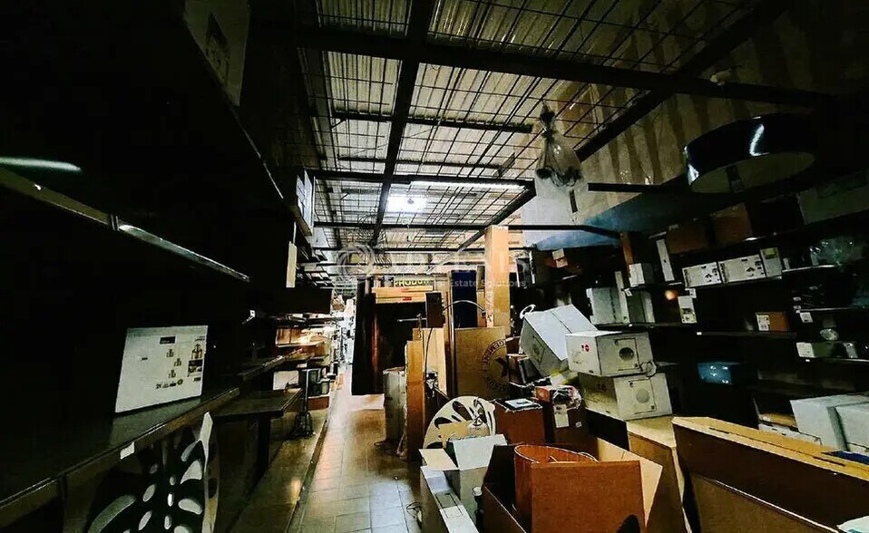 Retail in Béziers for lease - Interior Photo - Image 3 of 4